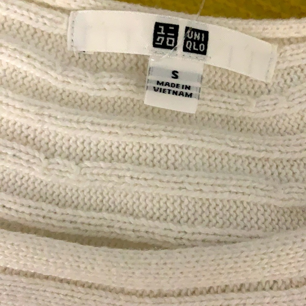 UNIQLO top - Picture 3 of 4